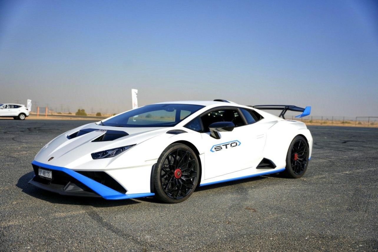 Lamborghini Huracan STO white 2022